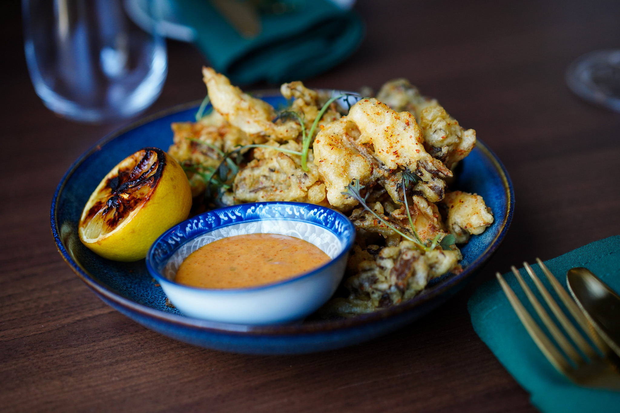 Crispy mushrooms with charred lemon and dipping sauce